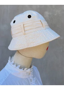 Törtfehér vödörkalap