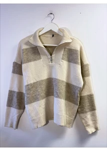 Csíkos pulóver