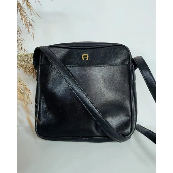 aigner crossbody táska-használt ruha-bebex.hu