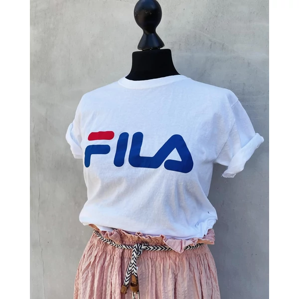Fehér póló Fila felirattal