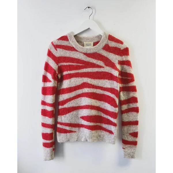 Second Female mohair pulover