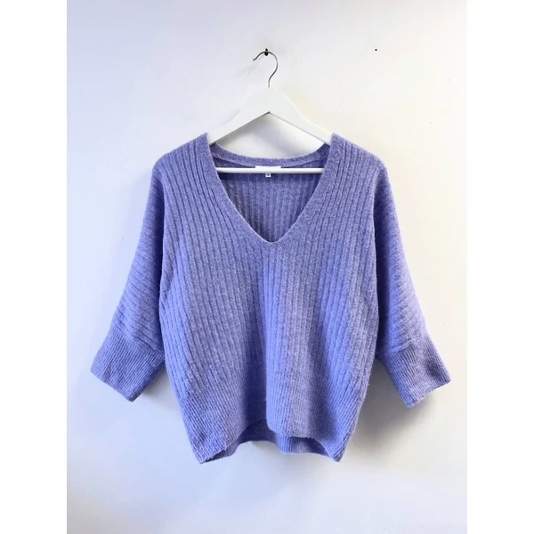 Halványlila pulóver