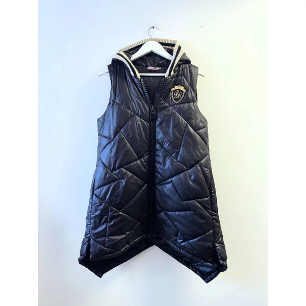 Fekete steppelt mellény