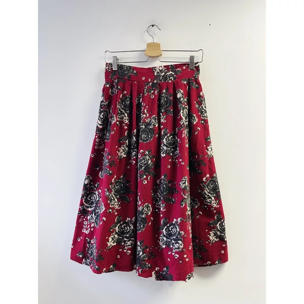 Virágmintás midiszoknya