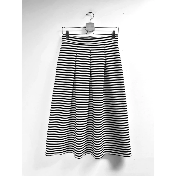 Csíkos midiszoknya