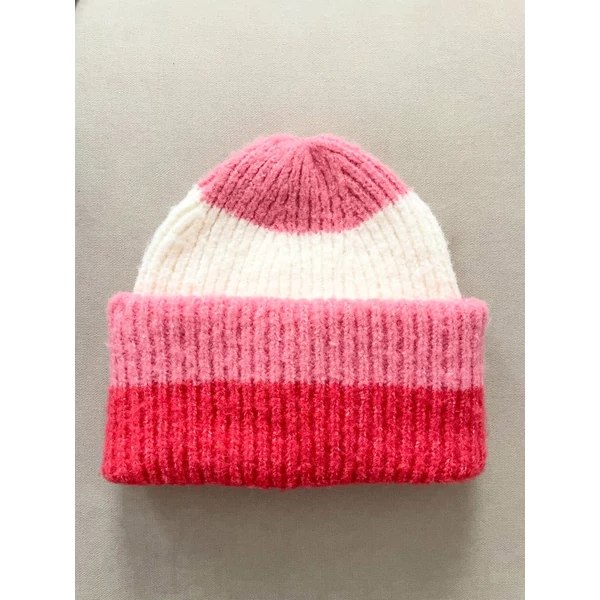 Reserved kötött sapka